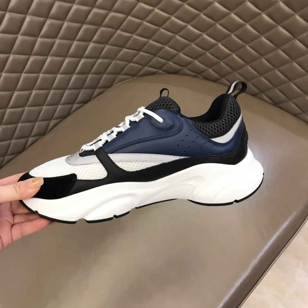 Factory price: 480💰 ◾️▫️Dior D®️ x 🆕 (high version) B22 men's jogging fashion sneakers, this single product draws inspiration from retro jogging shoes. It adopts a thick low-top design, with an upper made of black cow leather and mesh fabric, and a black and white engraved rubber sole. Black mesh fabric tongue and heel counters complement black laces, with an embossed "Di~r" logo embellishment on the side. These sneakers can be mixed and matched with a classic suit for a sporty chic look! Size: 39-45 (38, 46 can be customized)